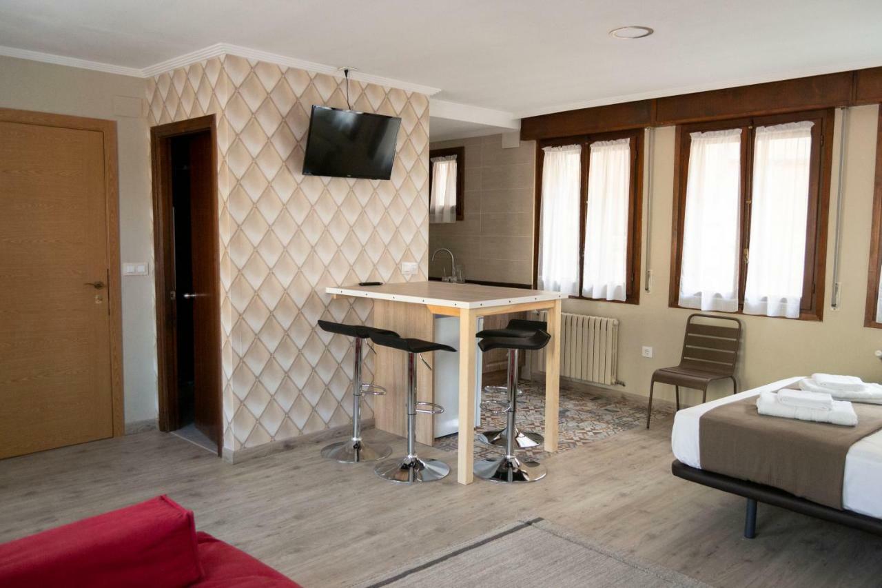 Tres Puentes Anguiano Apartamentos Y Hostal Exteriér fotografie