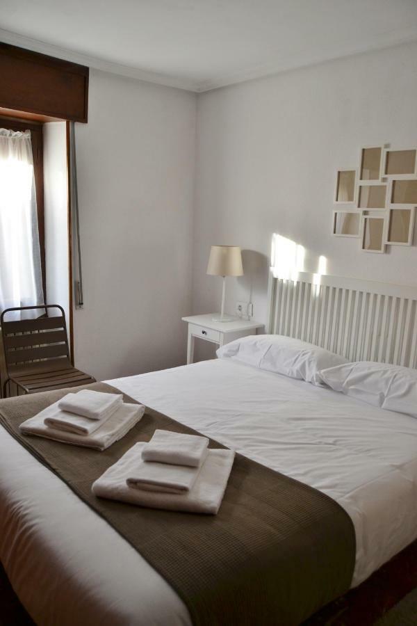 Tres Puentes Anguiano Apartamentos Y Hostal Exteriér fotografie