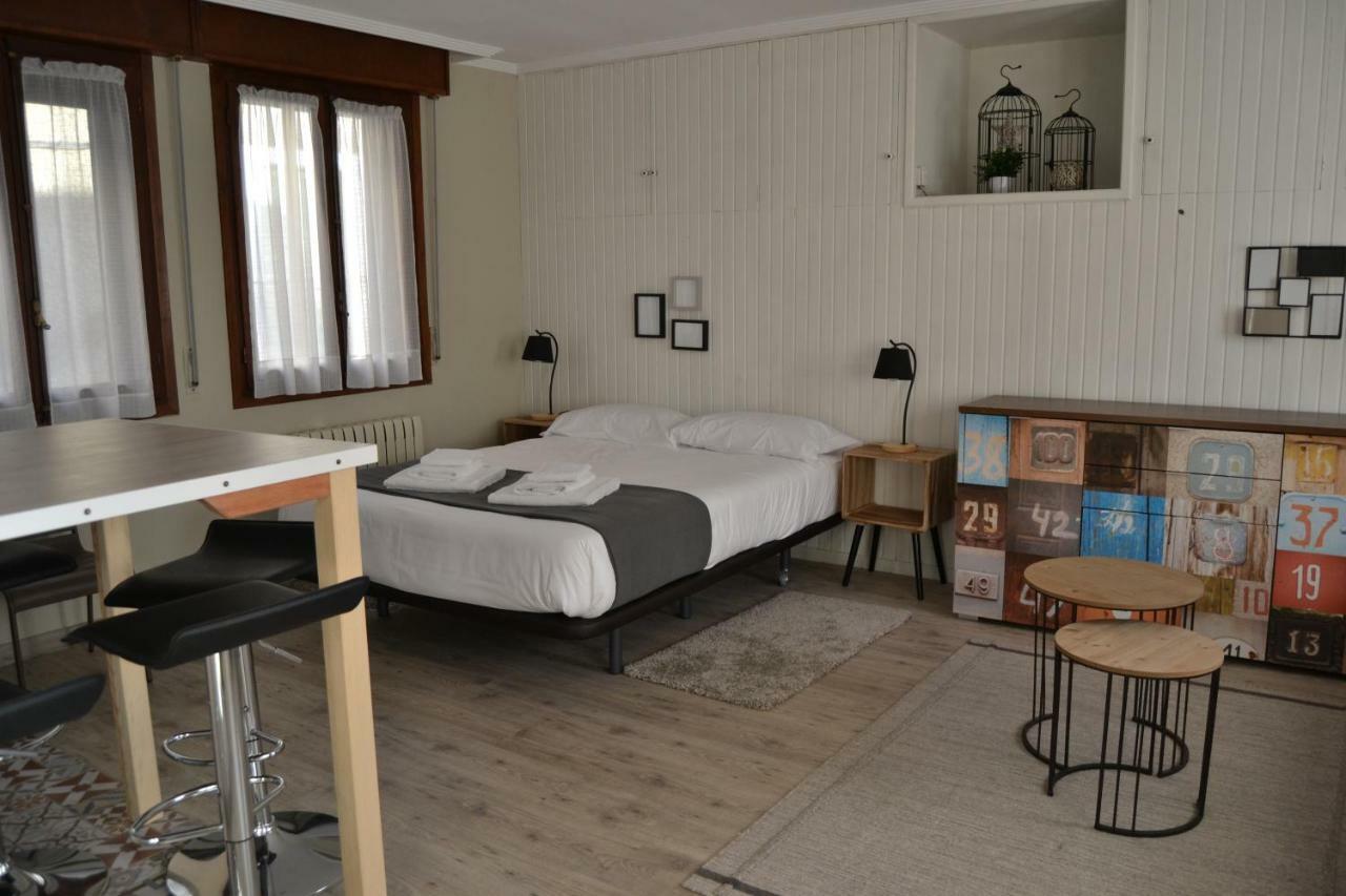Tres Puentes Anguiano Apartamentos Y Hostal Exteriér fotografie